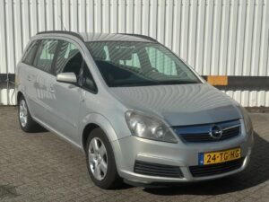 Opel Zafira B 1.8 7 places 2006 d'occasion à Cotonou — avant trois quarts droite