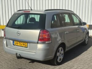 Opel Zafira B 1.8 7 places 2006 d'occasion à Cotonou — arrière trois quarts droite