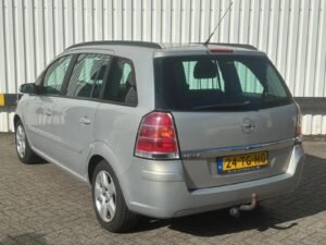 Opel Zafira B 1.8 7 places 2006 d'occasion à Cotonou — arrière trois quarts gauche