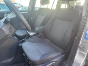 Opel Zafira B 1.8 7 places 2006 d'occasion à Cotonou — sièges avant, sellerie tissu
