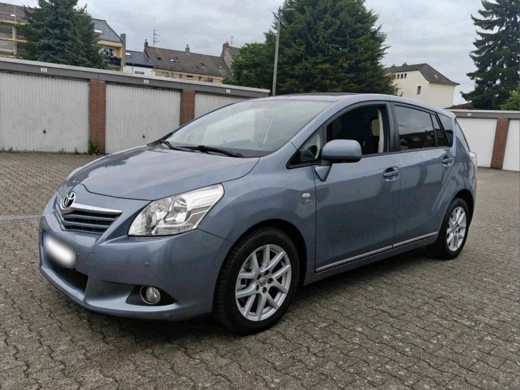 Toyota Corolla Verso 2.2 D-4D (2012)
