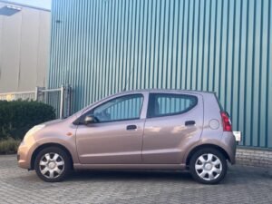 Suzuki Alto 1.0 Base d'occasion à Cotonou — flanc, vue trois quarts
