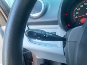 Suzuki Alto 1.0 Base d'occasion à Cotonou — compteur et commodo d'éclairage