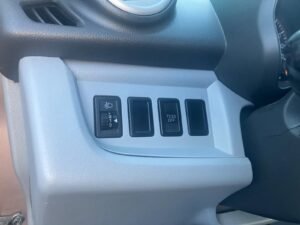 Suzuki Alto 1.0 Base d'occasion à Cotonou — interrupteurs de planche de bord