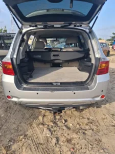 Toyota Highlander Sport 2008 d'occasion à Cotonou — coffre ouvert