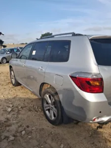 Toyota Highlander Sport 2008 d'occasion à Cotonou — trois quarts arrière